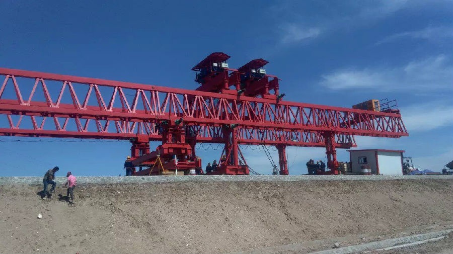 安裝架橋機安全監(jiān)控系統(tǒng)再場照片四